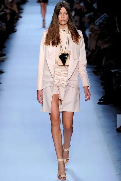 Look 9